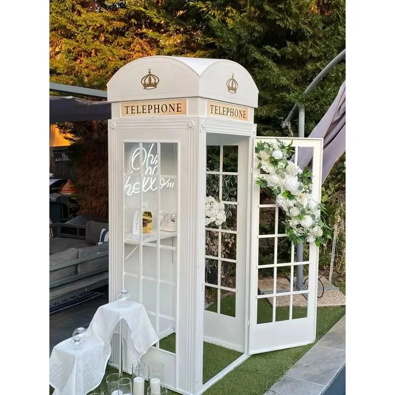 Decoración para fiestas de boda: Cabina telefónica antigua de hierro roja en Londres, Reino Unido