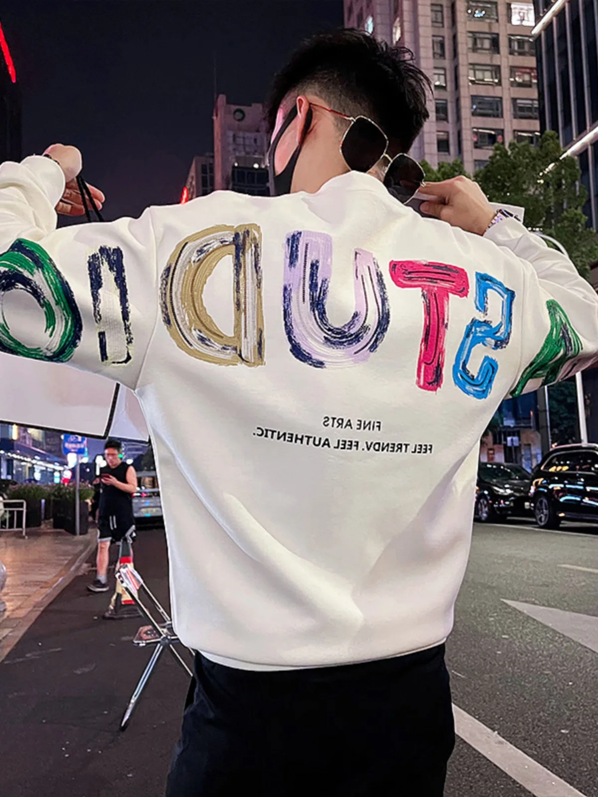 

Men's Graffiti Letter Print Long Sleeve Sweatshirt Casual Comfortable Loose Fit round Neck T-Shirt Fashionable Streetwear