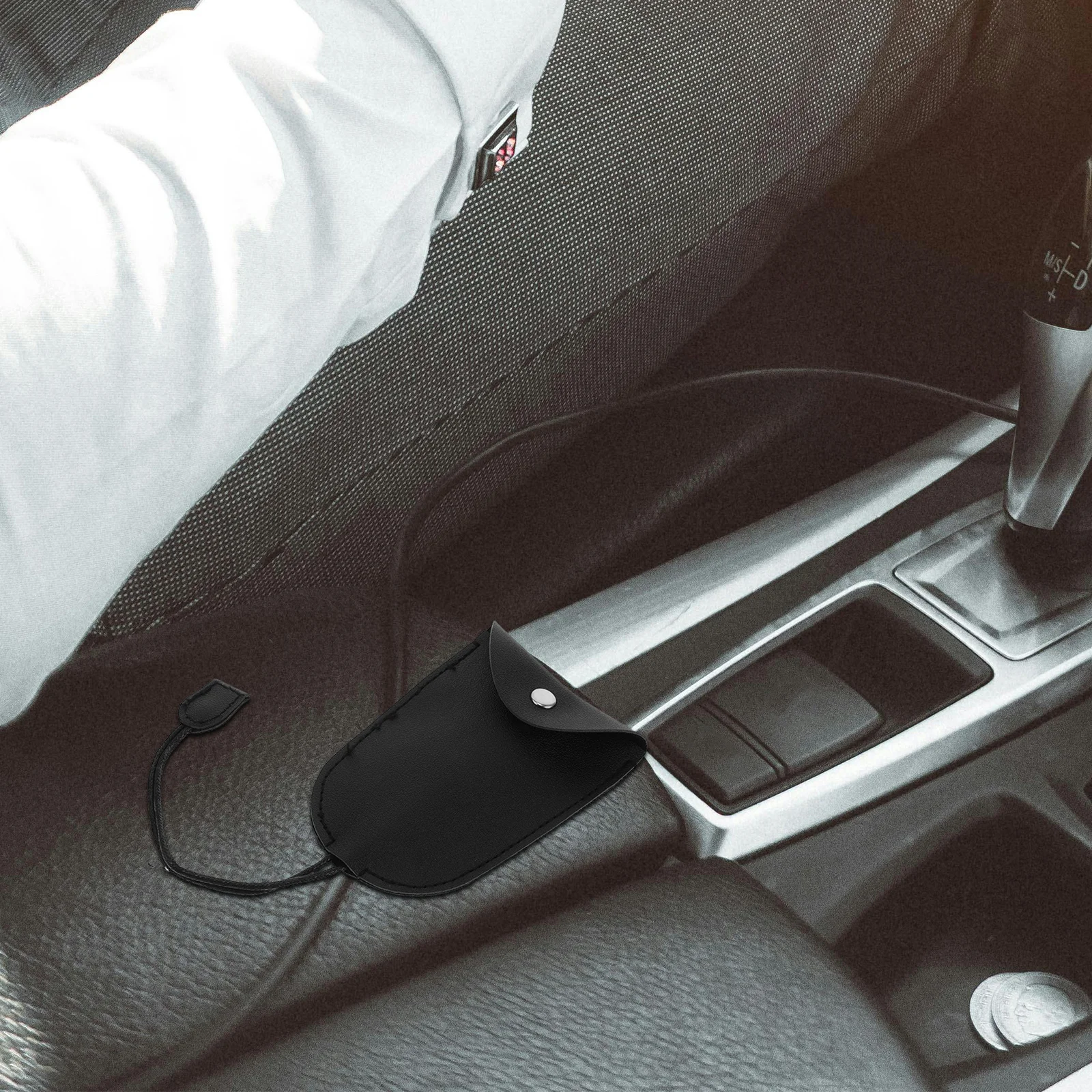 

PU Car Key Bag Small Snap Button Closure Portable Compact Protective Case Pull-Out Key Holder Car Keys Holder