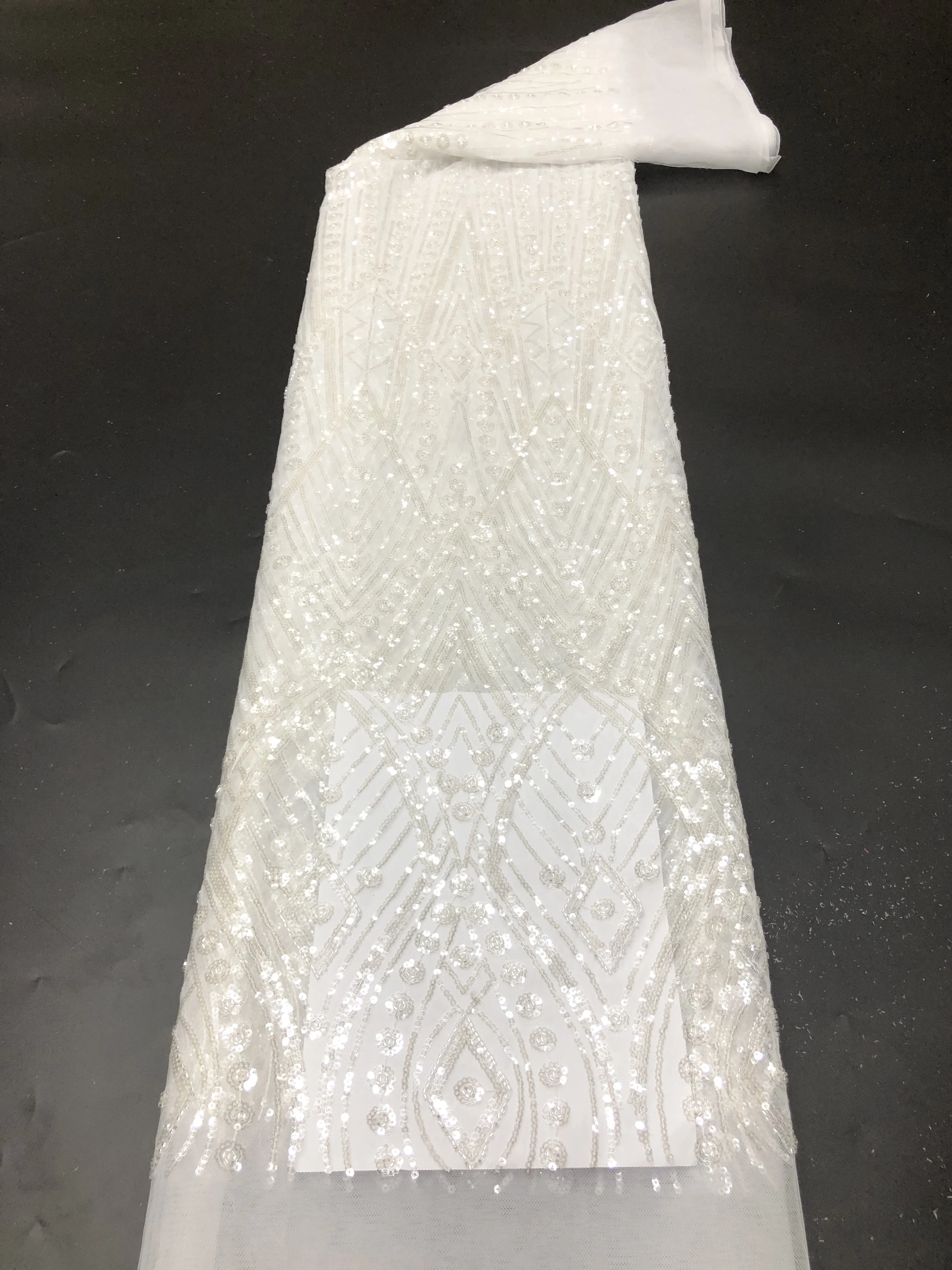

2025 African French Nigerian High End Tulle Lace Fabric With Beads Sequins Embroiderg Mesh for Wedding Party Bride Sewing Dress