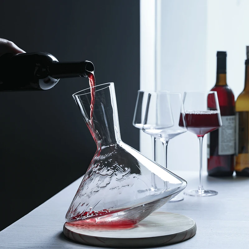 

Stubborn red wine decanter with personalized and creative home use, rotating and swinging crystal glass decanter, high-end gift