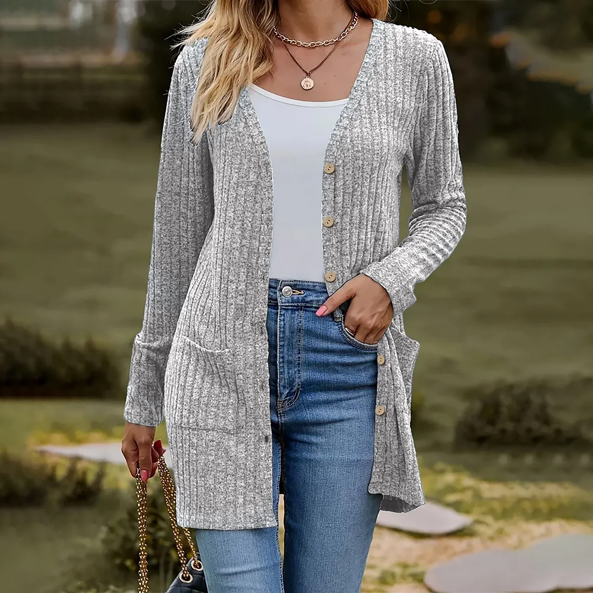 2026 autumn and winter new fashion women's V-neck long sleeve casual loose wooden button Kantiao solid color  coat
