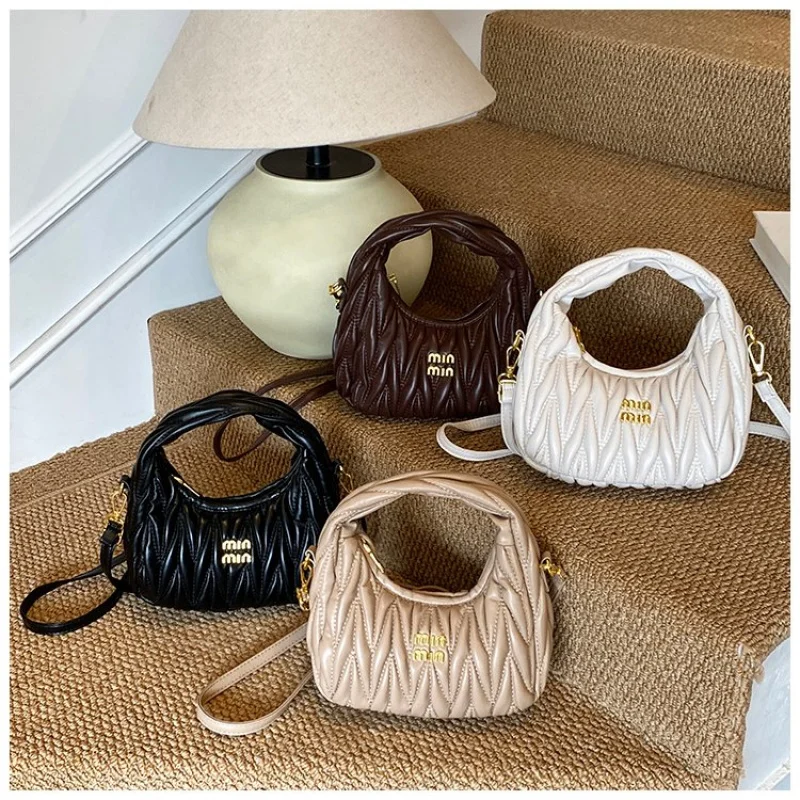 

Women's Handbag Made Of Fine Leather Featuring Trendy Paris Spacious Daily Modern Look​