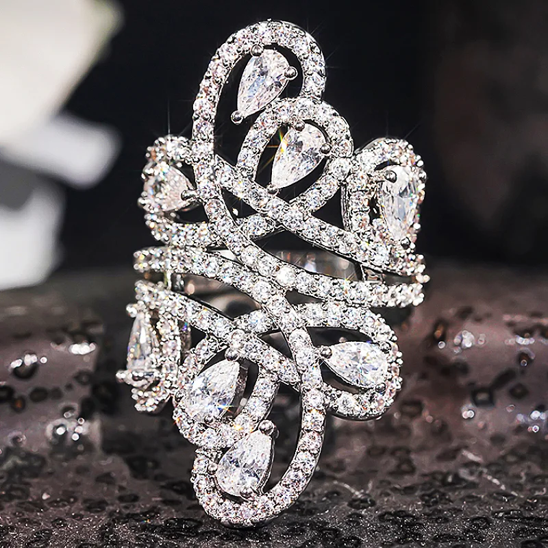 Huitan Damenringe mit eingelegtem funkelndem CZ, luxuriös, trendige Accessoires, Schmuck für Hochzeit, Verlobung, Party, Jahrestag, bezauberndes Geschenk