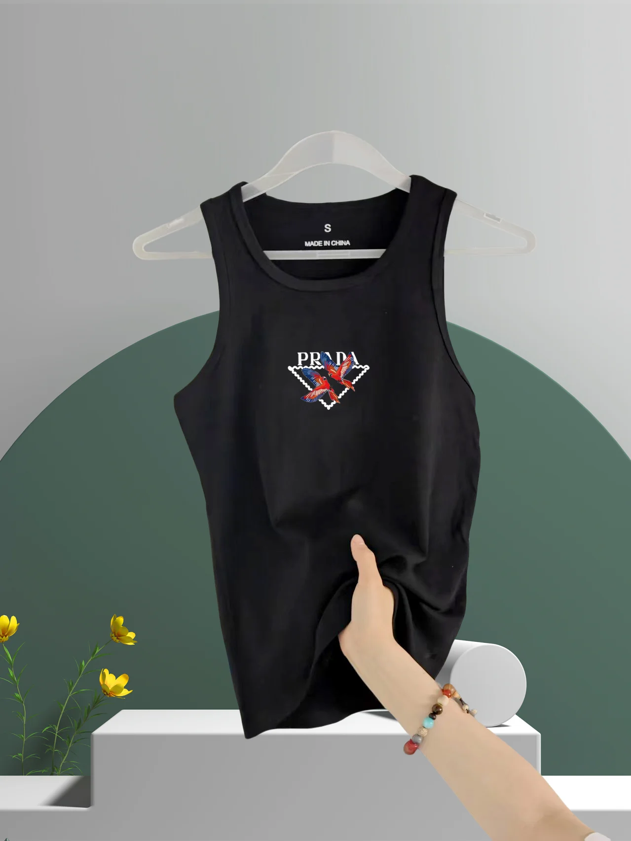 

Brand New Women's Round Neck Summer New Sleeveless Women's Slim Fit Fashionable Casual Elastic Brand Printed Tank Top