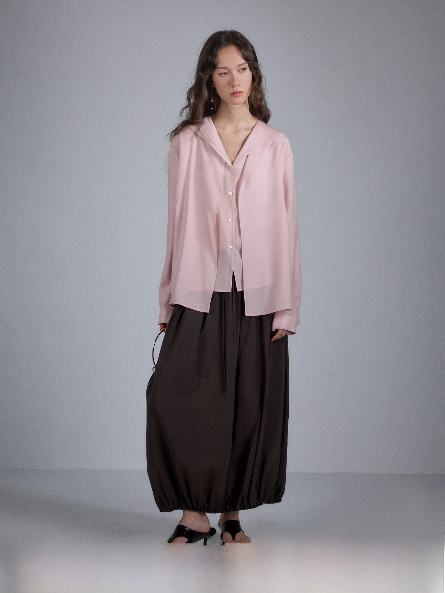 

Свободная рубашка с двойным воротником AMOR Poem, новая весенняя коллекция, винтажный дизайн, имитация двухслойности, на пуговицах, повседневная, с длинным рукавом, из смесового полиэстера