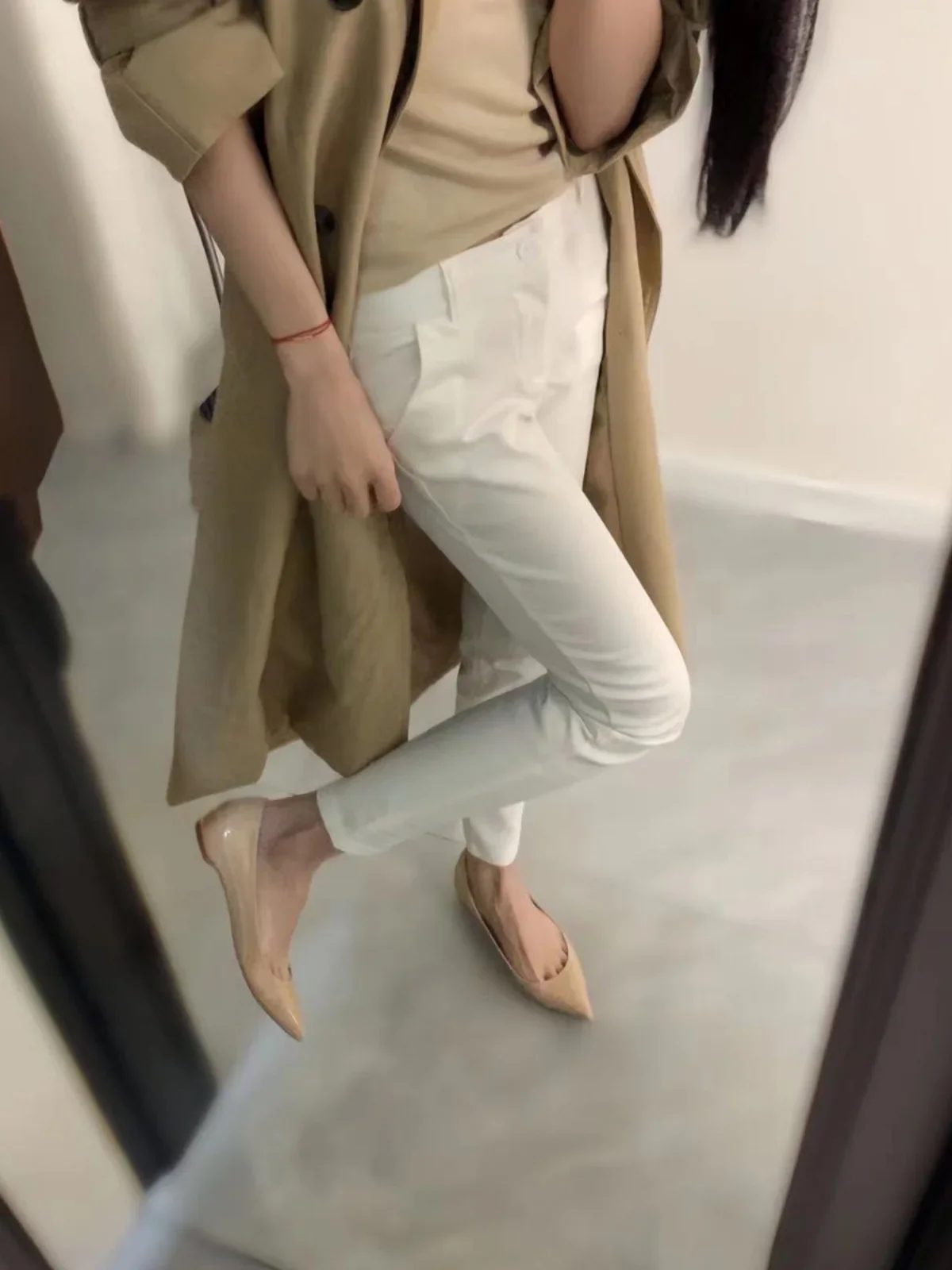 New style raised pointed flat shoes in nude color, super light cut flat shoes, super light cut single shoes for women