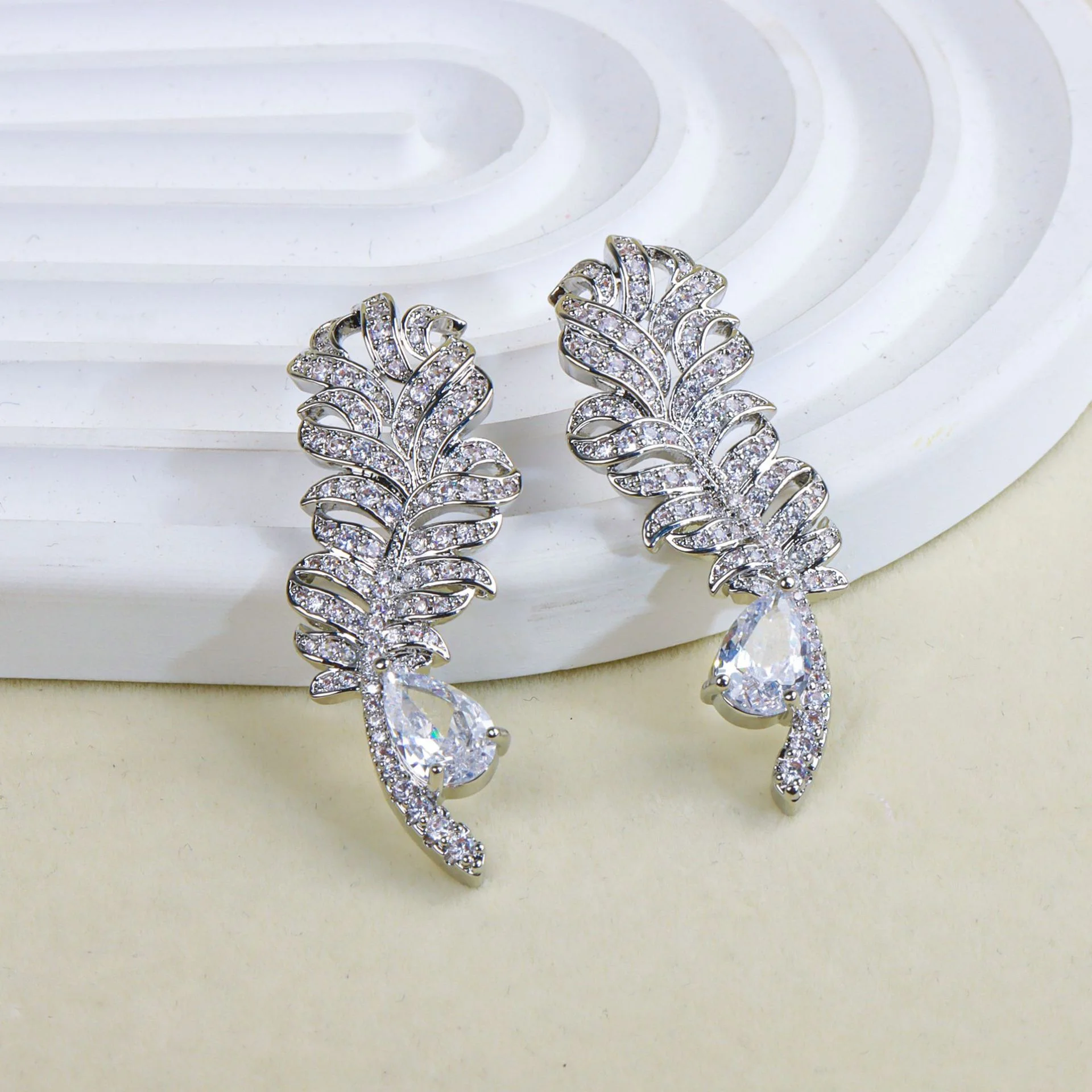 

Fashion Light Luxury Feather Earrings for Women Micro Inlaid Zircon Exquisite Elegant All-match Trendy Jewelry