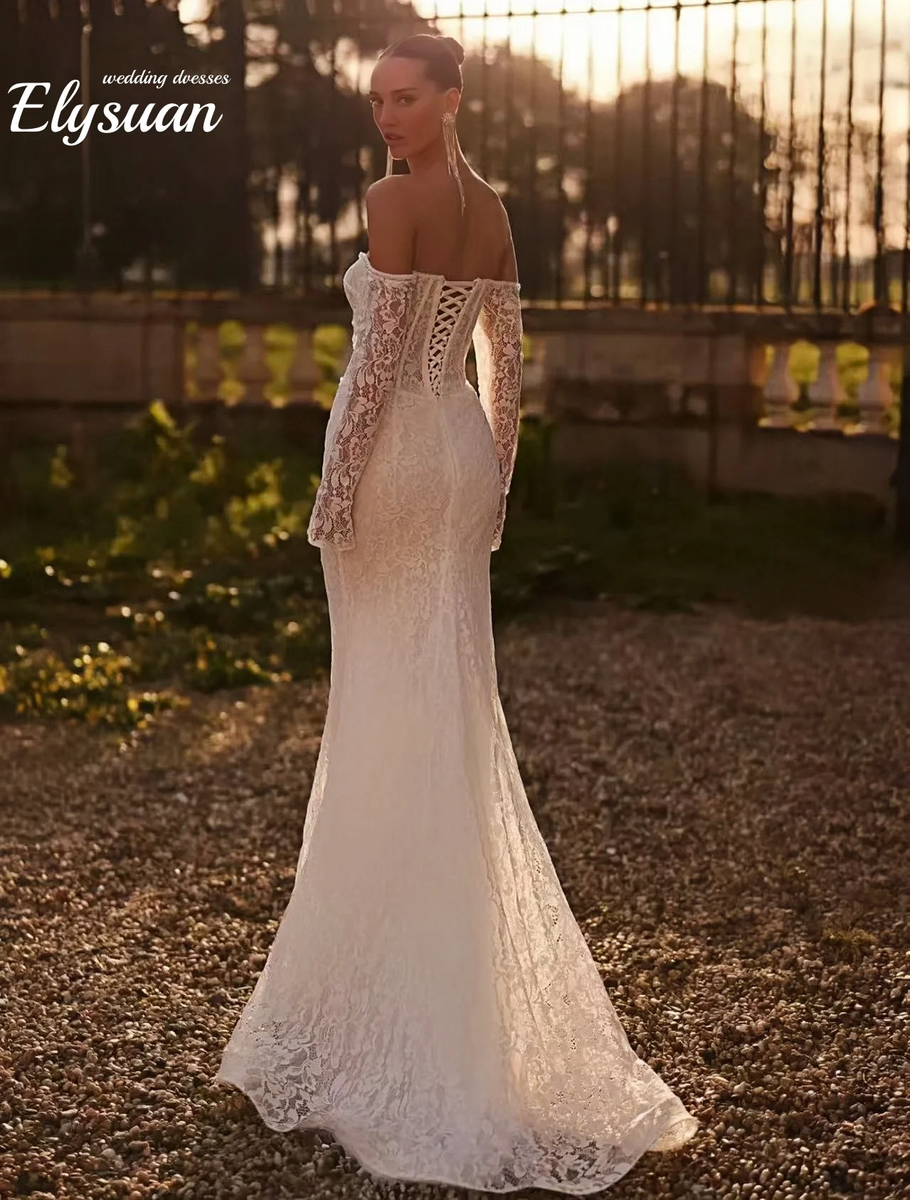 カスタマイズされた新しいモダンなストラップレスネックマーメイドウェディングドレス取り外し可能なトレインレースキャップスリーブベスティドデノビア