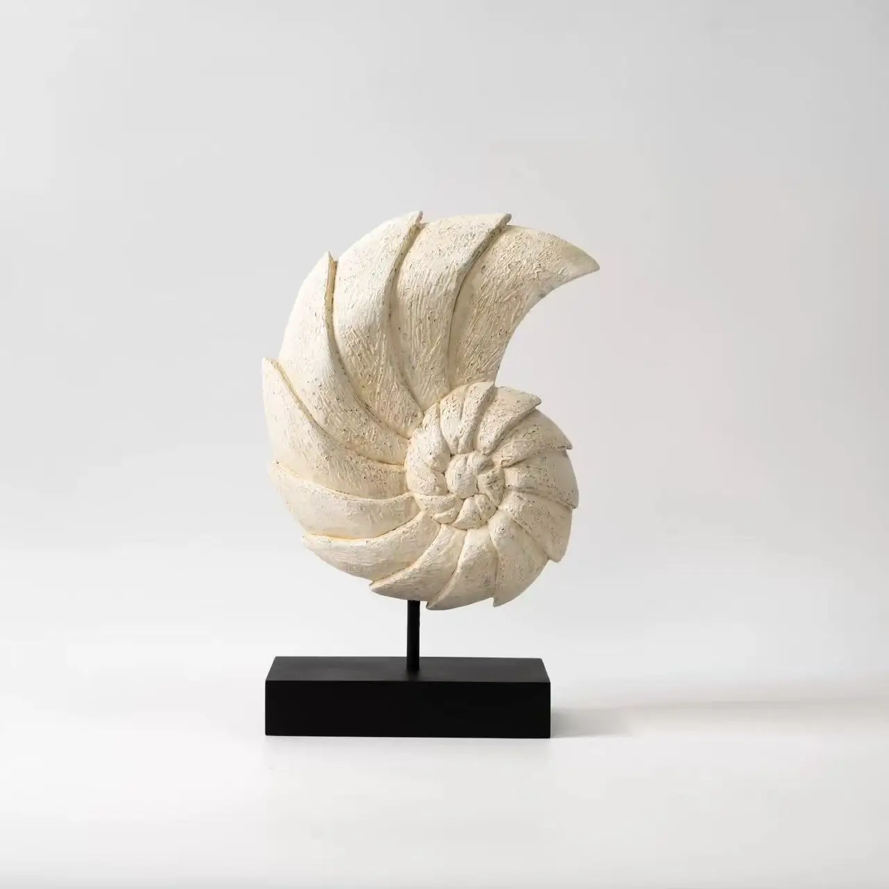 Home Decoration Items Handicrafts Luxury Living Room Modern Ornaments Simulated Conch Sculptures Desktop Decoration Accessories