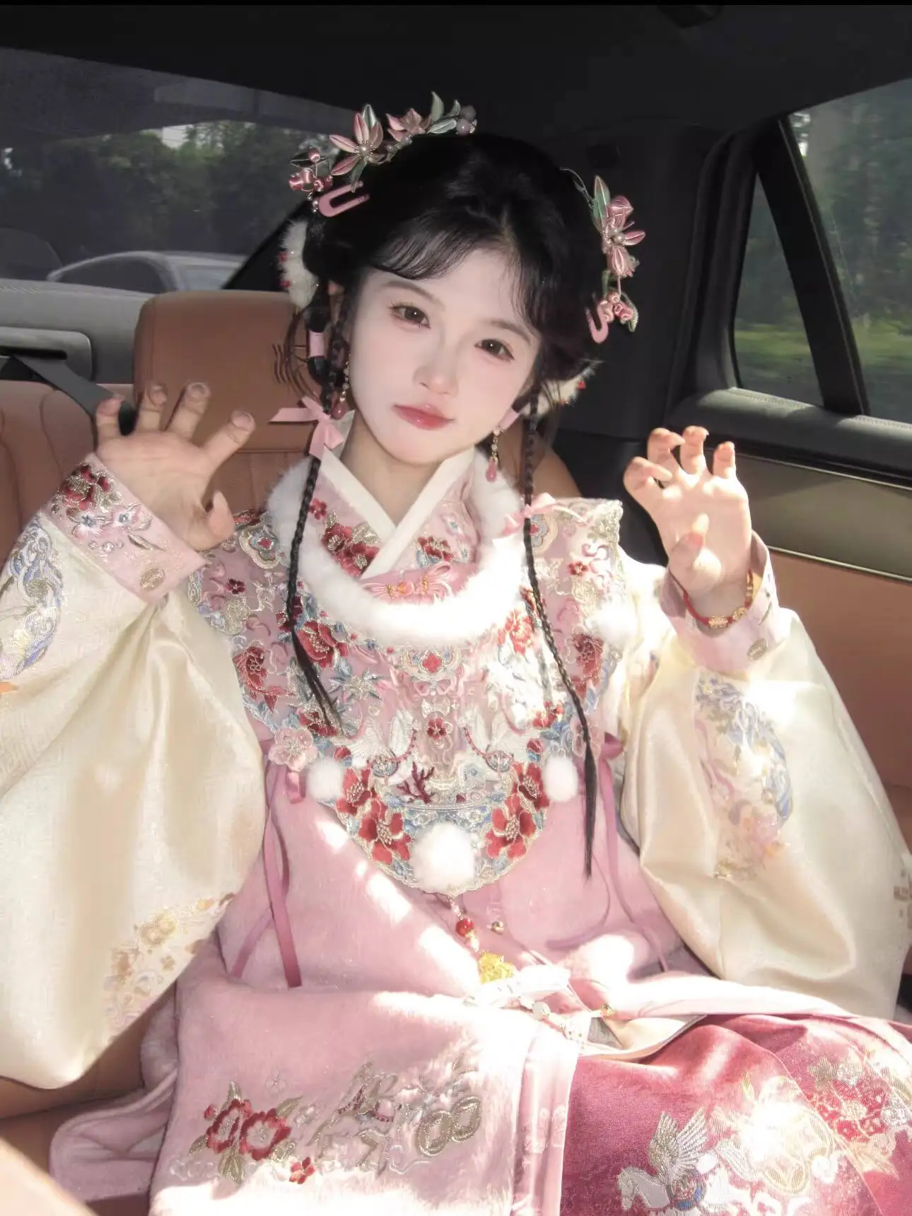 Ming Dynasty Style Hanfu Cross Collar Top Square Collar Bi Jia Full Embroidery Cloud Shoulder Gold Costume Cosplay Chinese