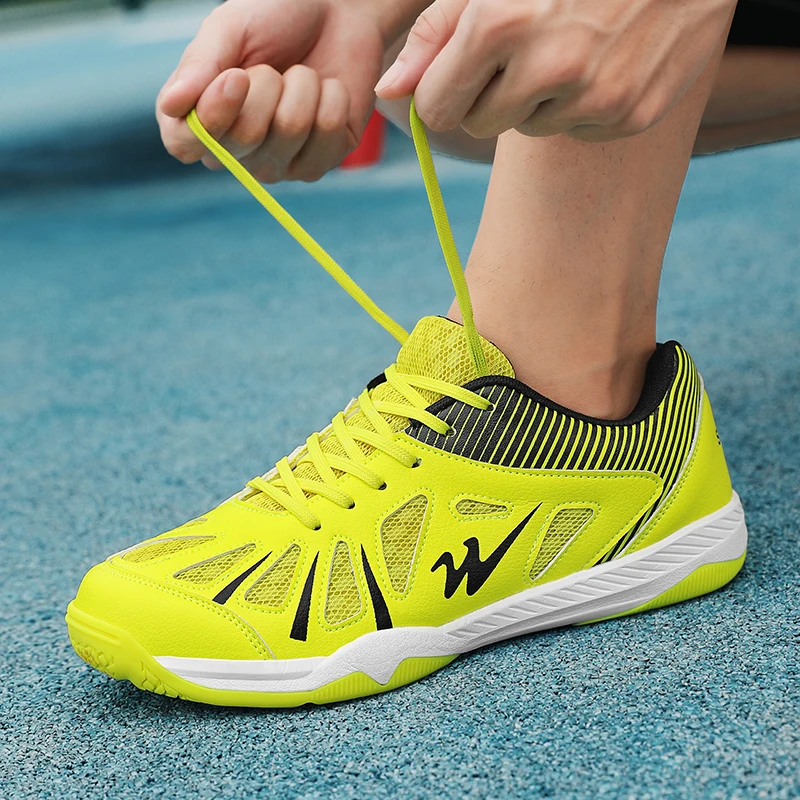 2025 nuevos zapatos de tenis de mesa para hombres y mujeres, zapatos de bádminton blancos y amarillos, zapatos de cancha de marca de lujo Unisex, zapatos cómodos para gimnasio para parejas