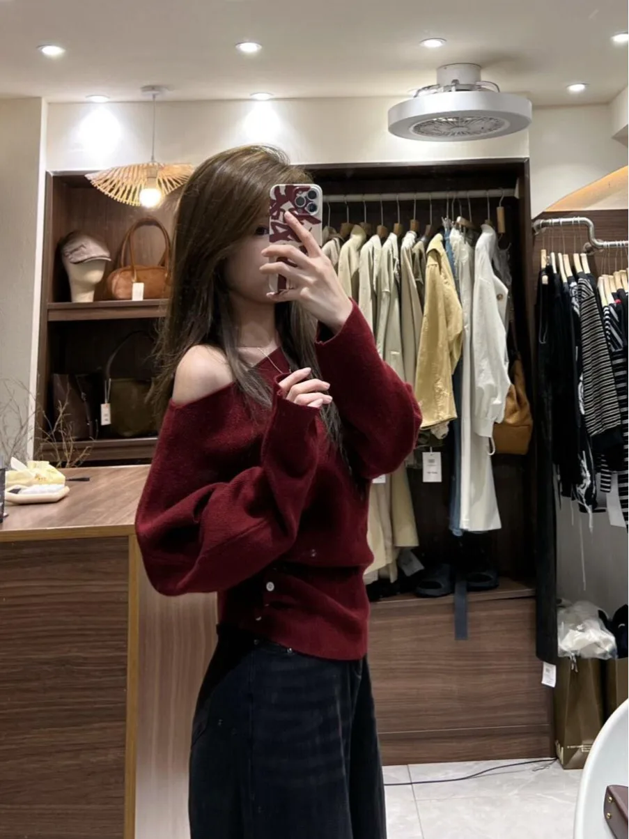 

Retro American Red Shoulder Bared Knitted Sweater Women Spring Autumn 2026 New Elegance Inner Wear Base Shirt Top