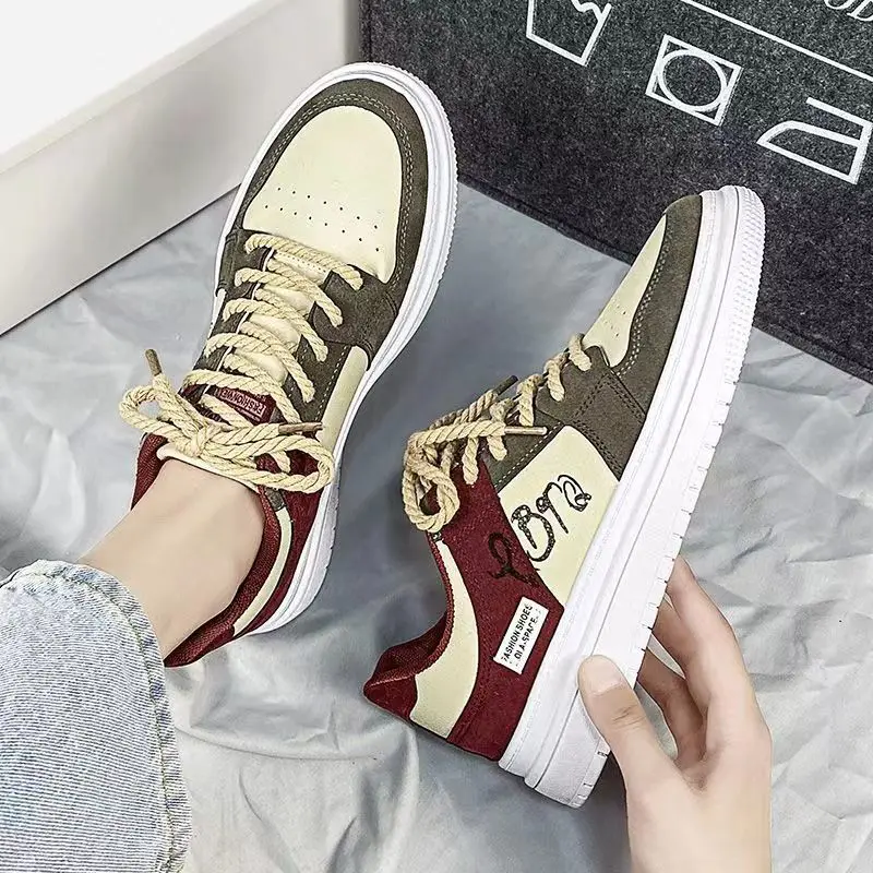 

Мужская обувь в корейском стиле на шнуровке для работы Цветная мужская повседневная обувь для прогулок и пеших прогулок Удобные кроссовки в стиле ретро в продаже