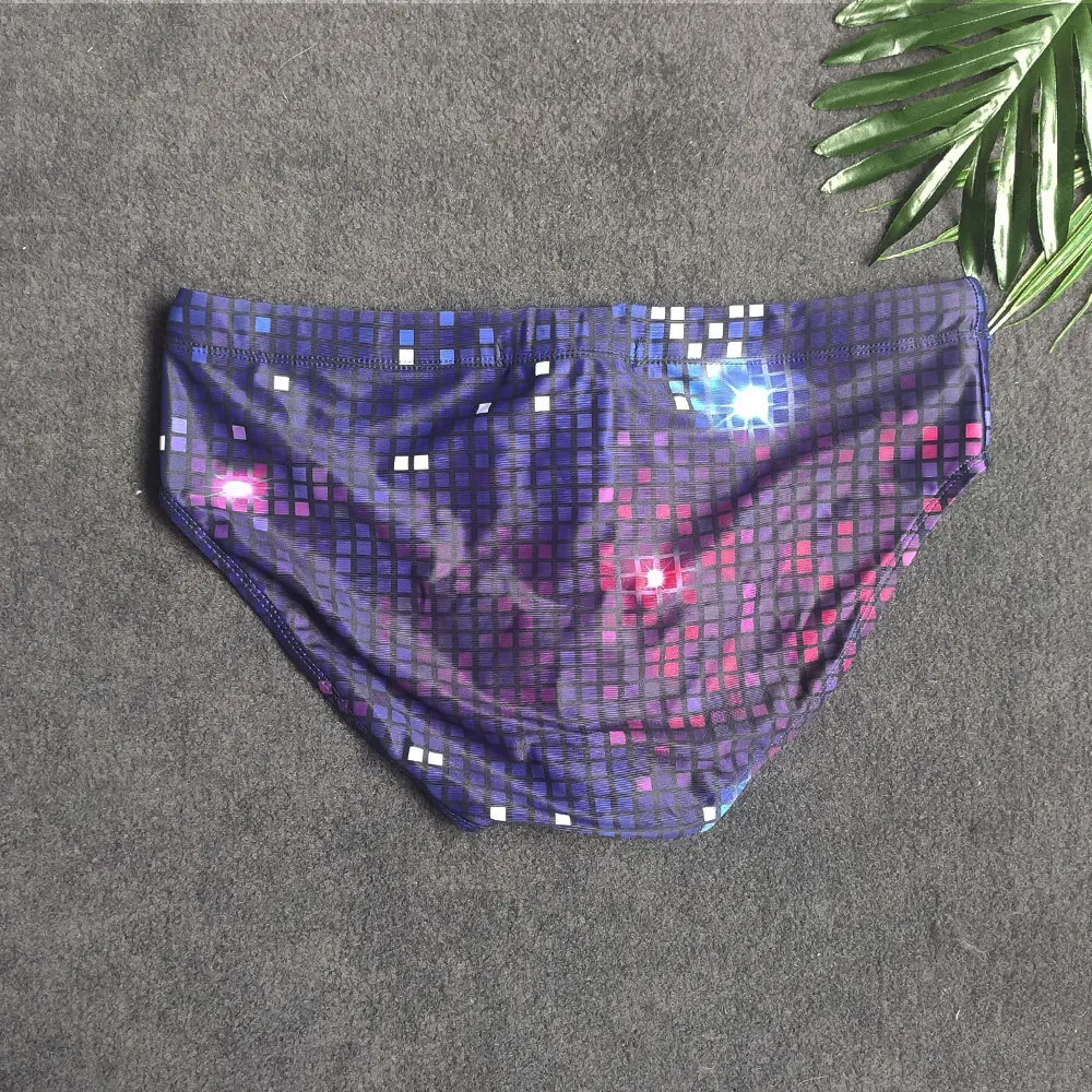 

European and foreign trade square printed triangle swimming trunks night club lighting fashion swimming shorts men UXH307