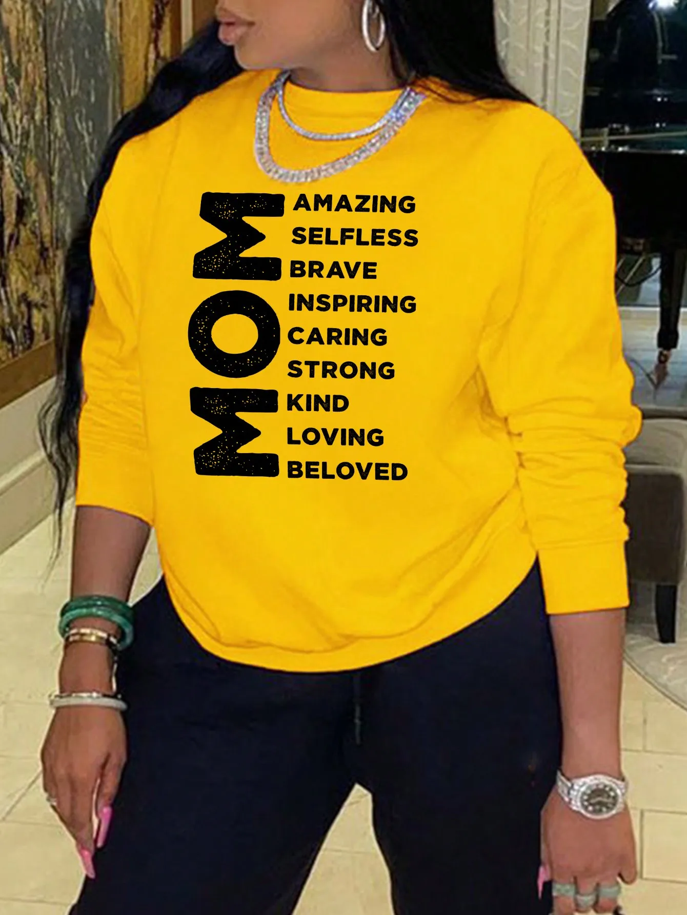 Sweat-shirt graphique MOM jaune pour femme, pull décontracté à manches longues avec mots inspirants, tenue d'automne pour la rentrée scolaire