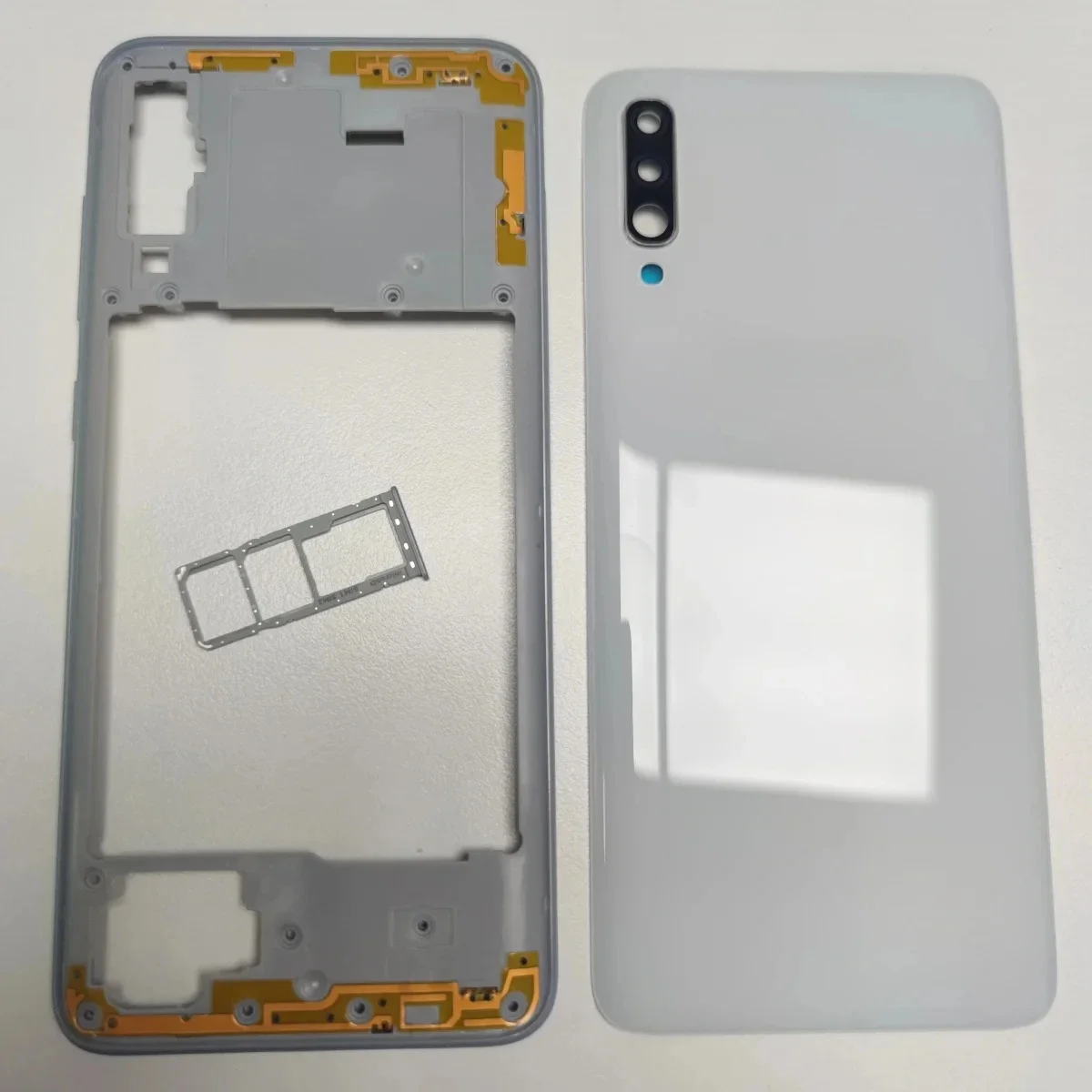 フルハウジングケースサムスンギャラクシー A70 A705 ミドルフレームカバー + バッテリーバックカバーとカメラレンズ修理部品