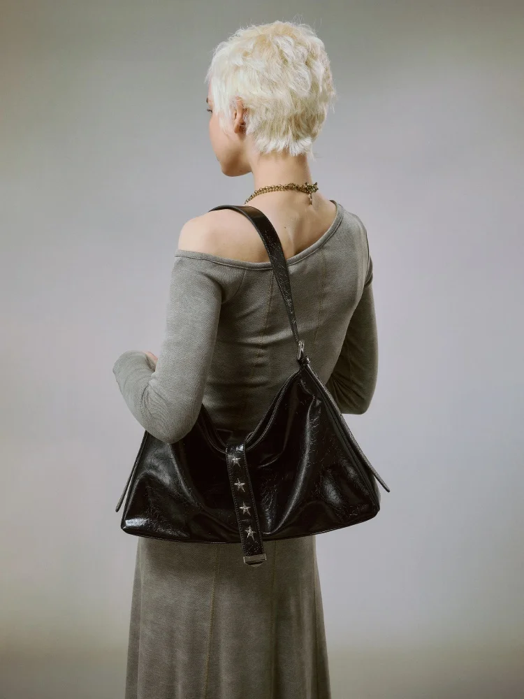 

JACD Original Oil Wax Leather Tote Bag Women's 2026 New Commuter Large Capacity Underarm Single Shoulder Crossbody Bag