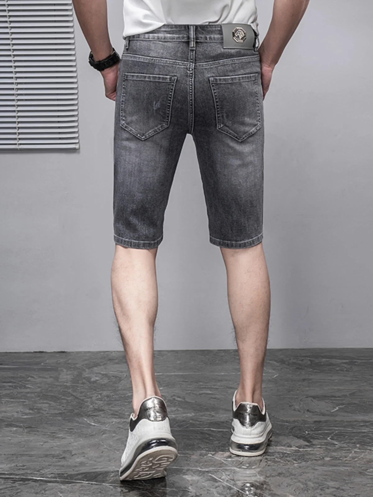 

Summer Thin Embroidered Bear Denim Shorts Men's Slim Fit Elastic Straight Leg Five-Quarter Casual Grey Jeans Youth Fashion