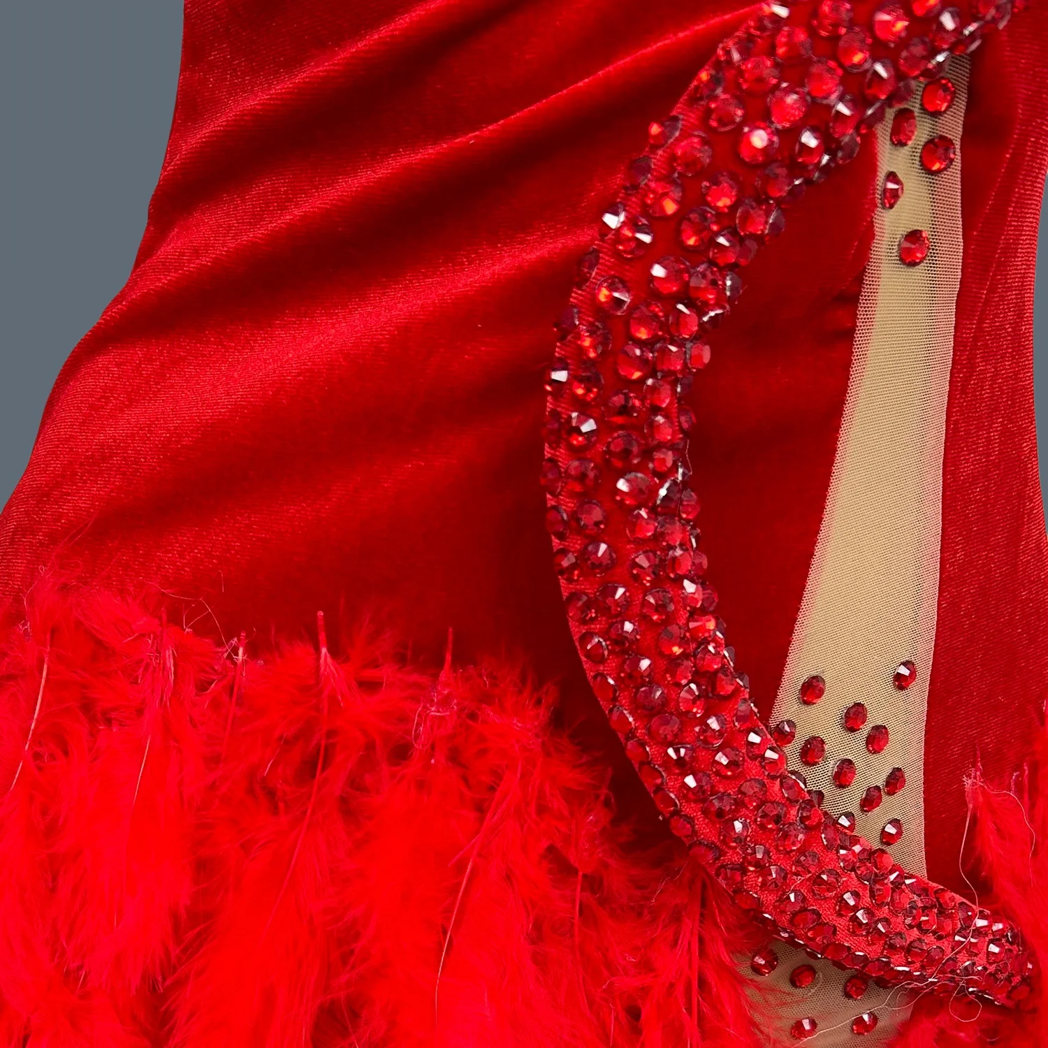 Luxury High-end Python Rhinestone Evening Gown High Split Feather Dress for Women Birthday Party Wear Nightclub Show Stage Wear