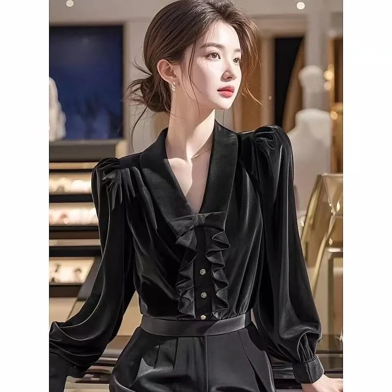 

Beautiful Black Long-sleeved Velvet Shirt for Women Winter Design Inner Base Top