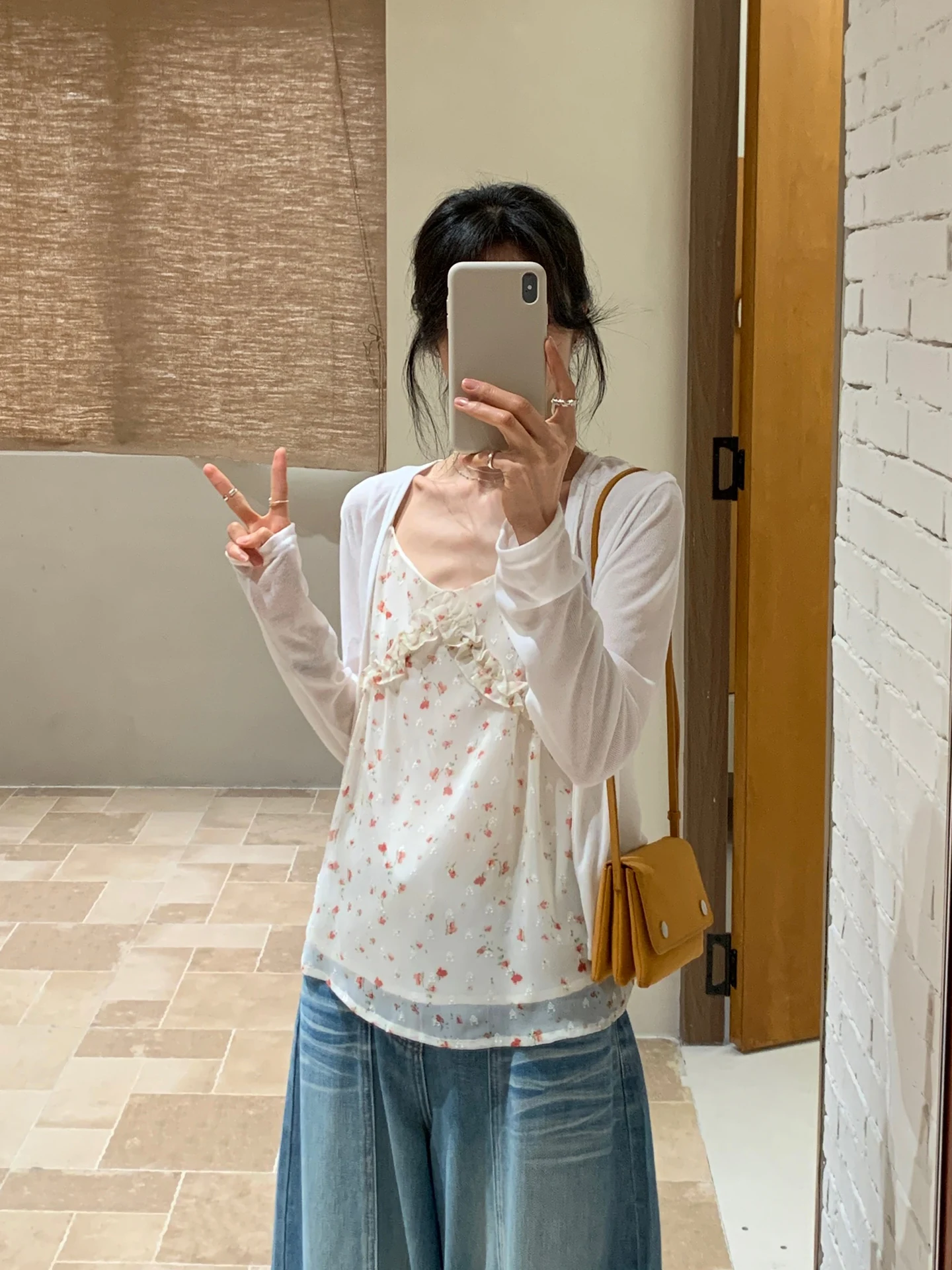 

Комплект из двух предметов BRIVIN: топ с цветочным принтом персикового цвета и бретельками-халтер, женский, весенний, новый, в стиле Lazy Style, омолаживающий, универсальный, маленький размер