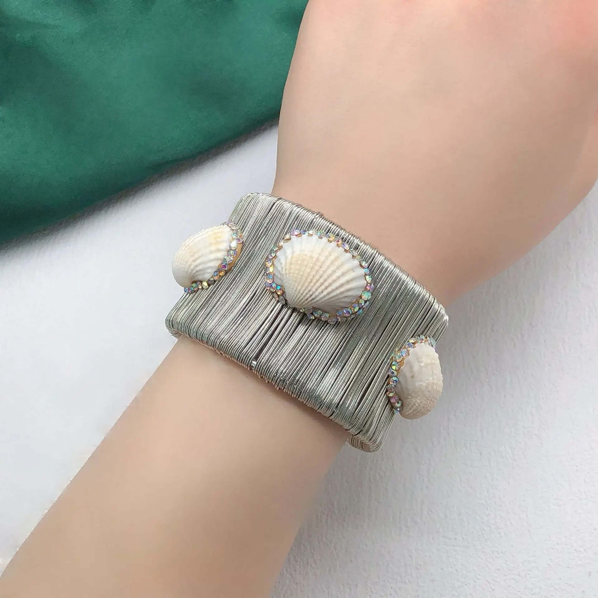 2025 Summer Beach Shell Metal Wire Winding Wide Edge Bracelet Hand for Women Beach Jewelry