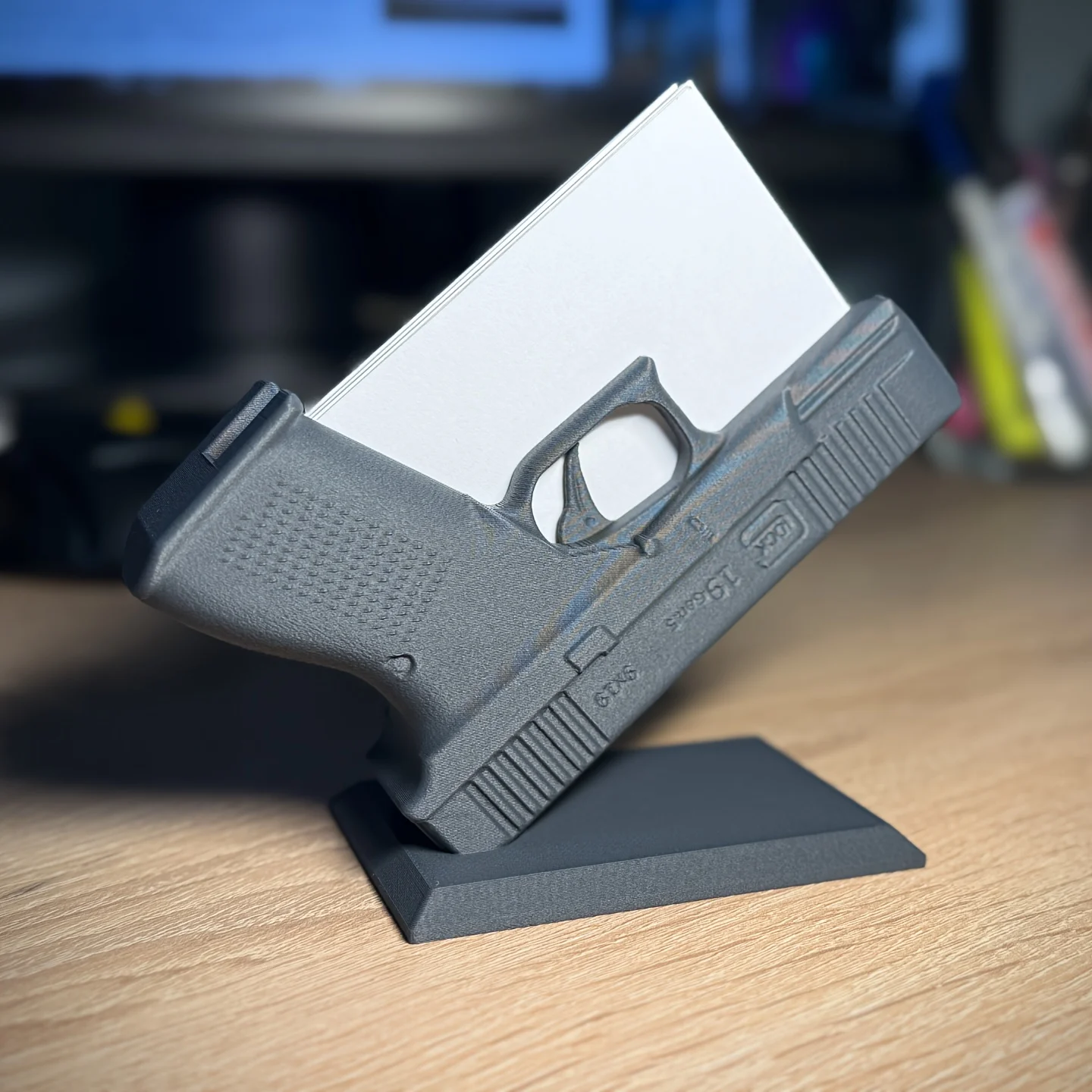 1 Stück Pistolenförmiger Visitenkartenhalter für den Schreibtisch, einzigartiger, kreativer Büro-Tisch-Organizer