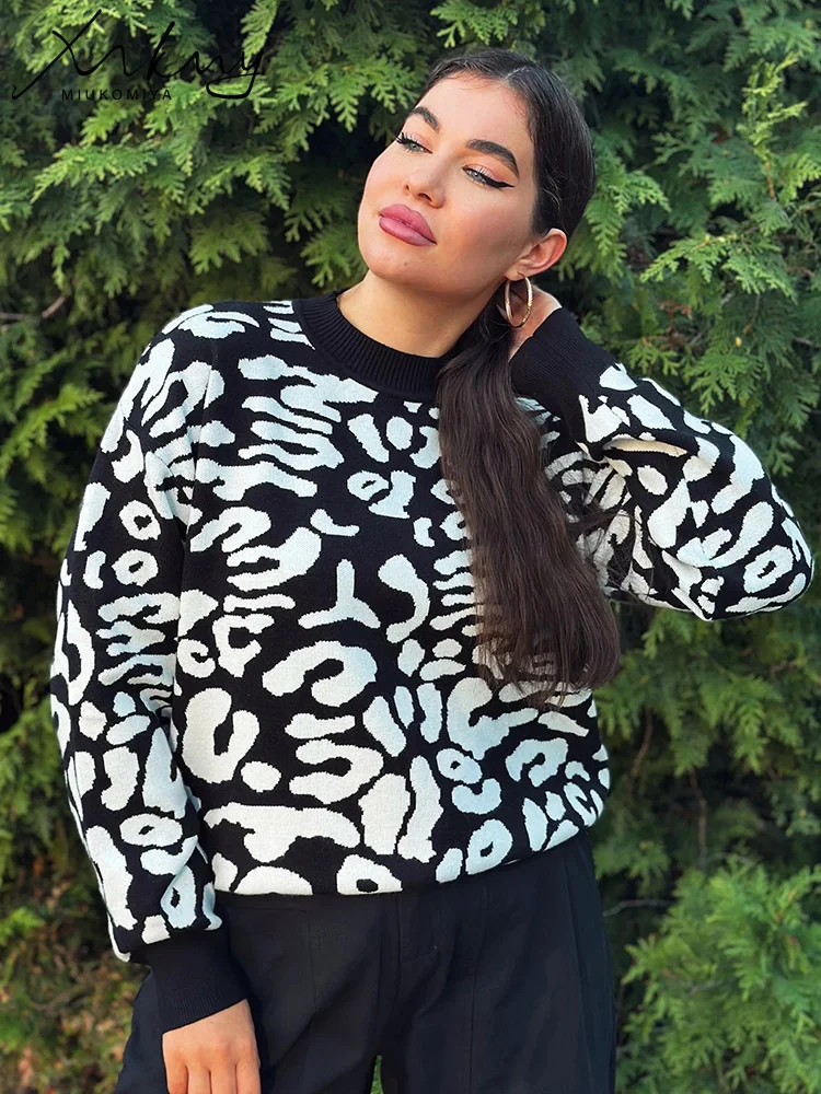 Oversized Leopard Sweater For Women Fall Winter 2025 Loose Beige Pullovers Knit Leopard Print Jumpers Warm Women Sweater Tops