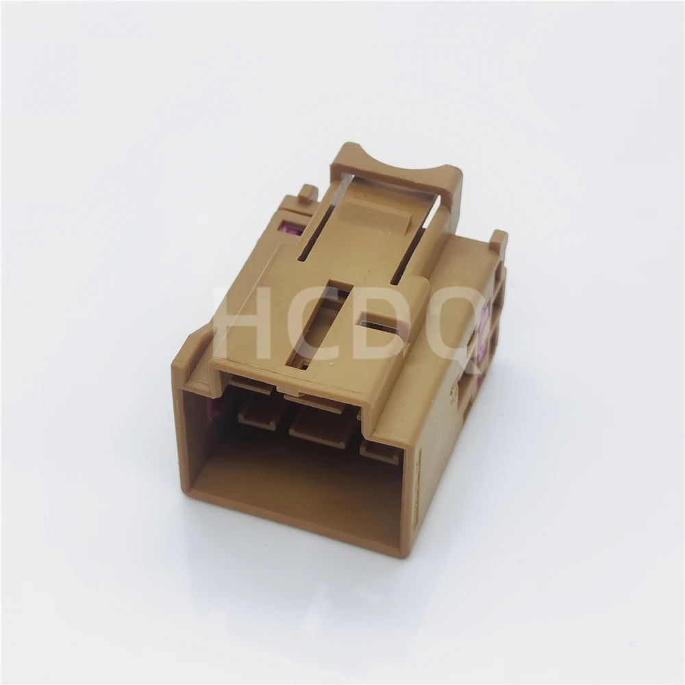 

The original 4F0 972 575A17PIN Male automobile connector plug shell and connector are supplied from stock