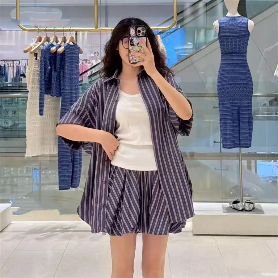 

French Niche 2025 Early Autumn New Women's Loose Diamond-embellished Drop-shoulder Striped Shirt with Short Skirt