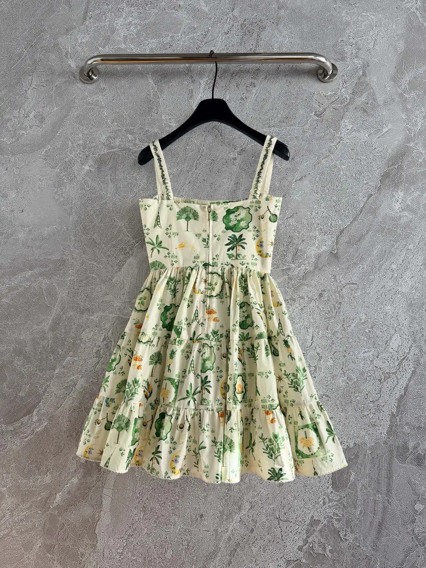 2026 Elegantes ärmelloses Minikleid mit grünem Blumendruck und Stickerei