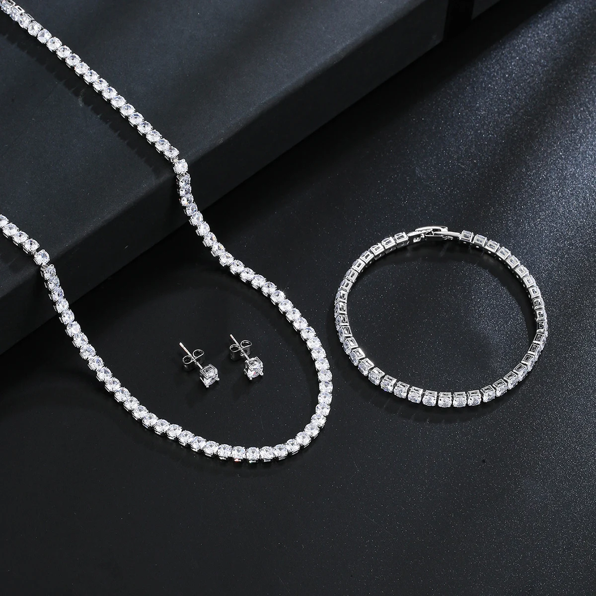 Emmaya Gorgeous Buling Clear Round Cubic Zirconia Ślubny naszyjnik dla nowożeńców Kolczyki Zestaw biżuterii imprezowej dla kobiet