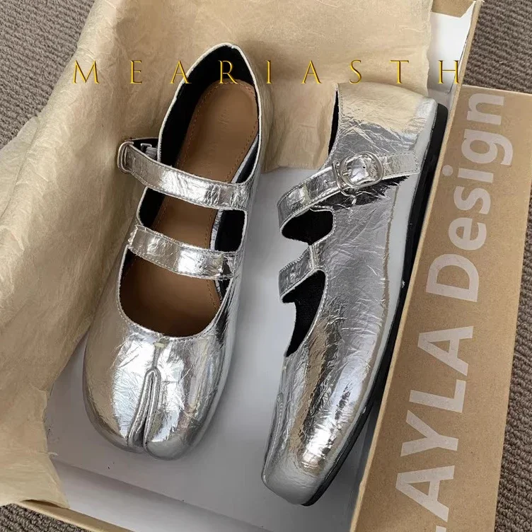 

New Designer Split Toe Flats Shoes Buckle Strap Women Comfort Bottom Ballerina tabi Shoes Soft Leather Solid Outdoor Footwear