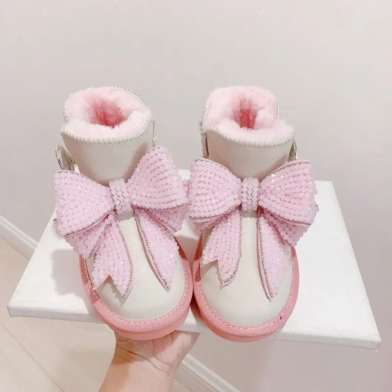 أحذية الثلوج الحرارية للفتيات لشتاء 2026 بفيونكة وردية كريستالية للكاحل غير قابلة للانزلاق من القطن الدافئ ​   الأحذية