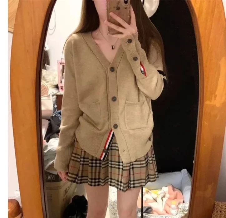 

V-Neck Knitted Cardigan Women's Autumn Korean College Style Sweater Slimming Base