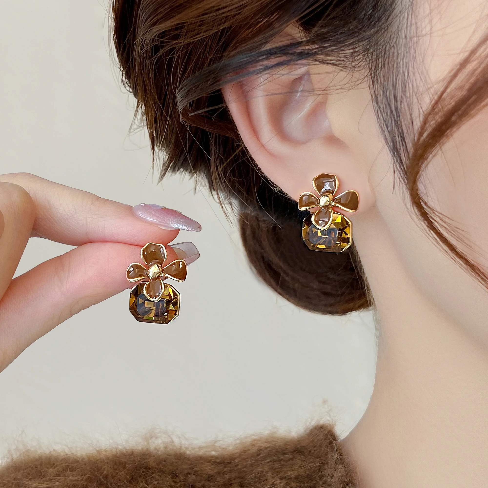 Design Sense Maillard – boucles d'oreilles carrées avec pendentif en cristal, fleur marron Champagne, nouveaux bijoux, accessoires de mode pour femmes, 2024