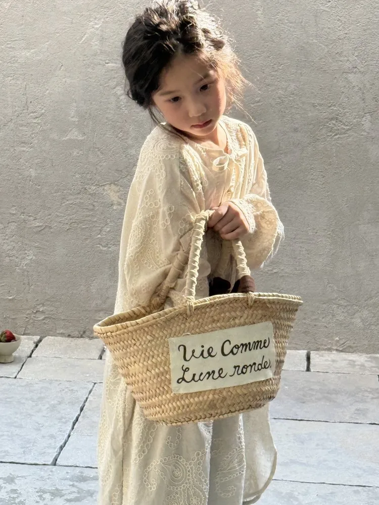 2025 ربيع الخريف جديد الفتيات فستان مطرز الفتيات ثلاثي الأبعاد المطرزة الرجعية فستان بكم طويل