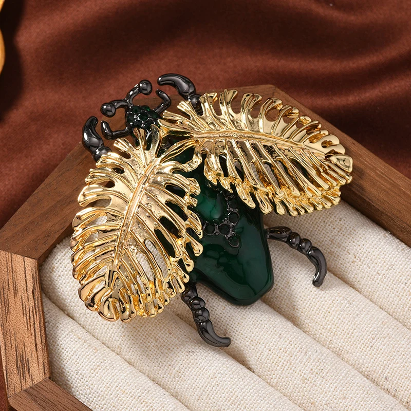 بندقية العثة السوداء دبابيس الرجال النساء للجنسين موضة الحشرات بروش دبابيس شخصية الهيب هوب روك مجوهرات معطف الملحقات