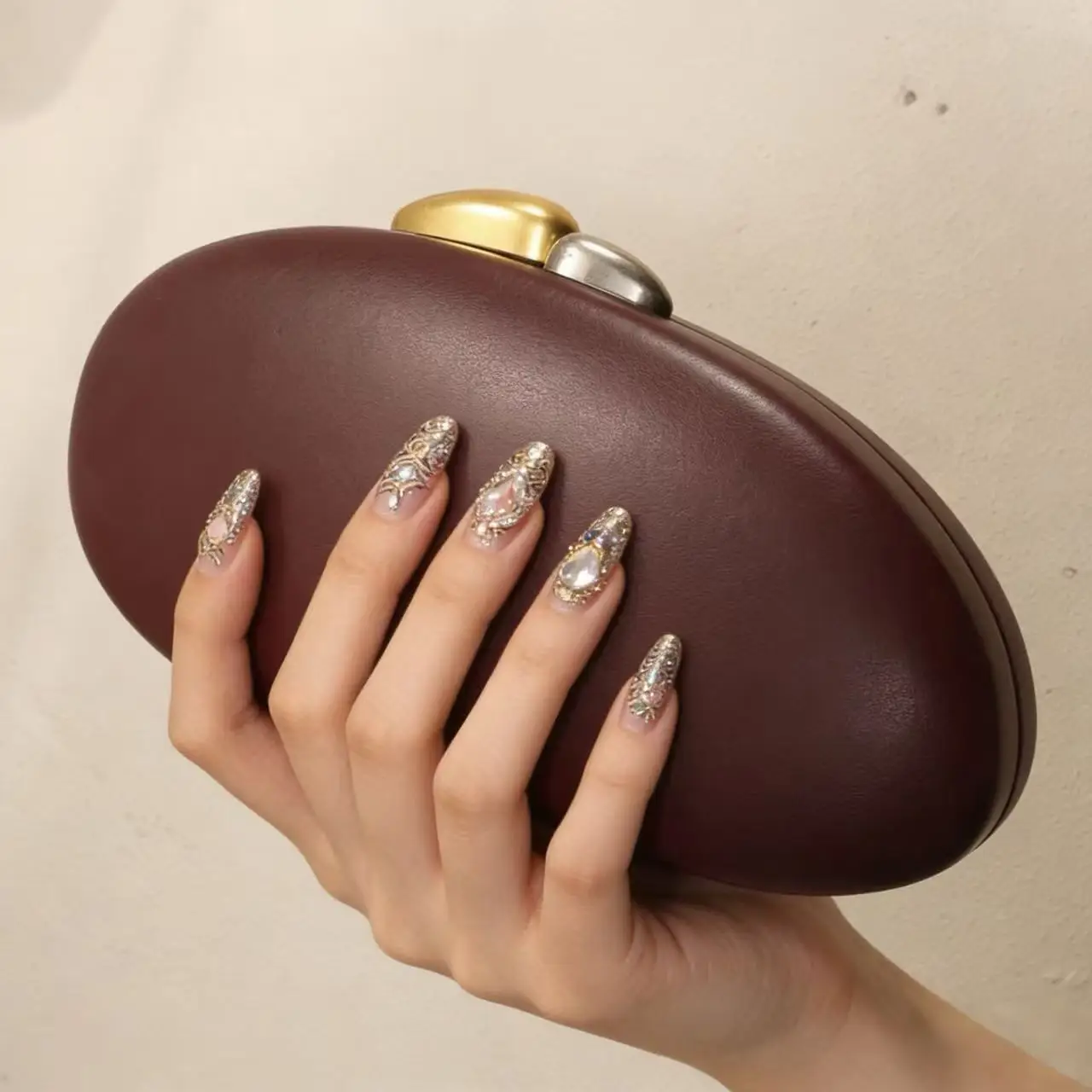 Bolso de mano ovalado de color burdeos, de estilo retro, con cubierta rígida, ideal para eventos de noche, bodas, banquetes y ocasiones formales. Bolso de fiesta para mujer.