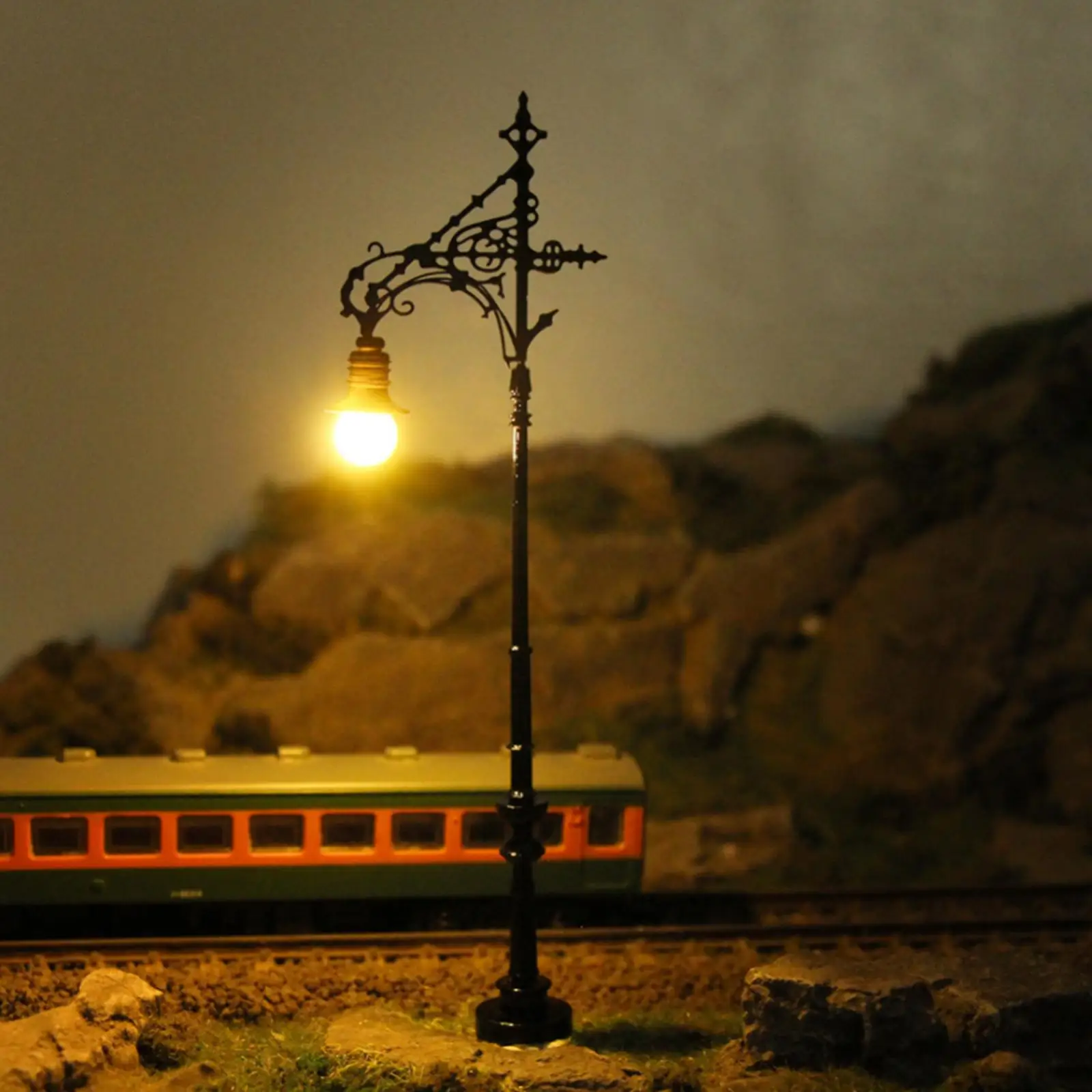 Model Railway Street Lights White LED Lamp Posts Steel Miniature Garden Landscape Lighting for HO TT N Scale