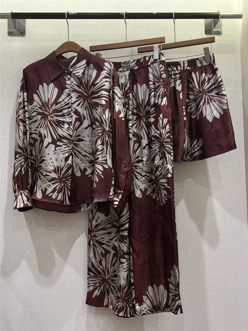 

Women's Silk Printed Long-Sleeve Shirt Top /Sleeveless Vest/ High-Waisted Shorts /Pants 4-Piece Set