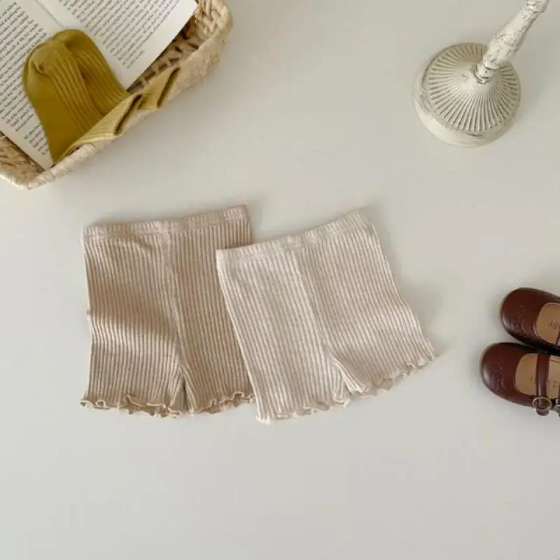 2024 Sommer Neugeborene Baby feste Shorts Mädchen Säugling gerippte Rüschen kurze Hosen Kinder Jungen Baumwolle Freizeit kleidung Kleinkind Mittel