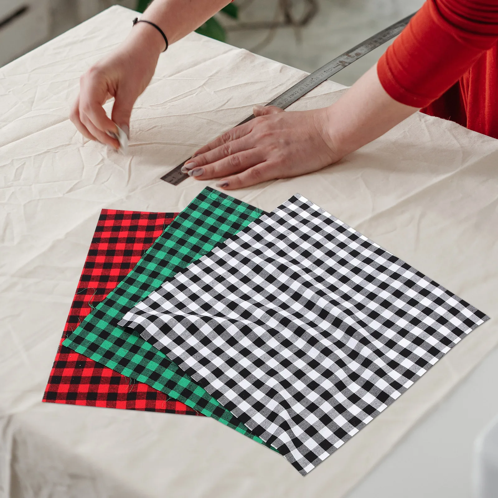 

Набор из 6 тканей с рождественской тематикой: хлопковая клетчатая ткань для пэчворка, для шитья своими руками, рождественского декора, ткань с принтом