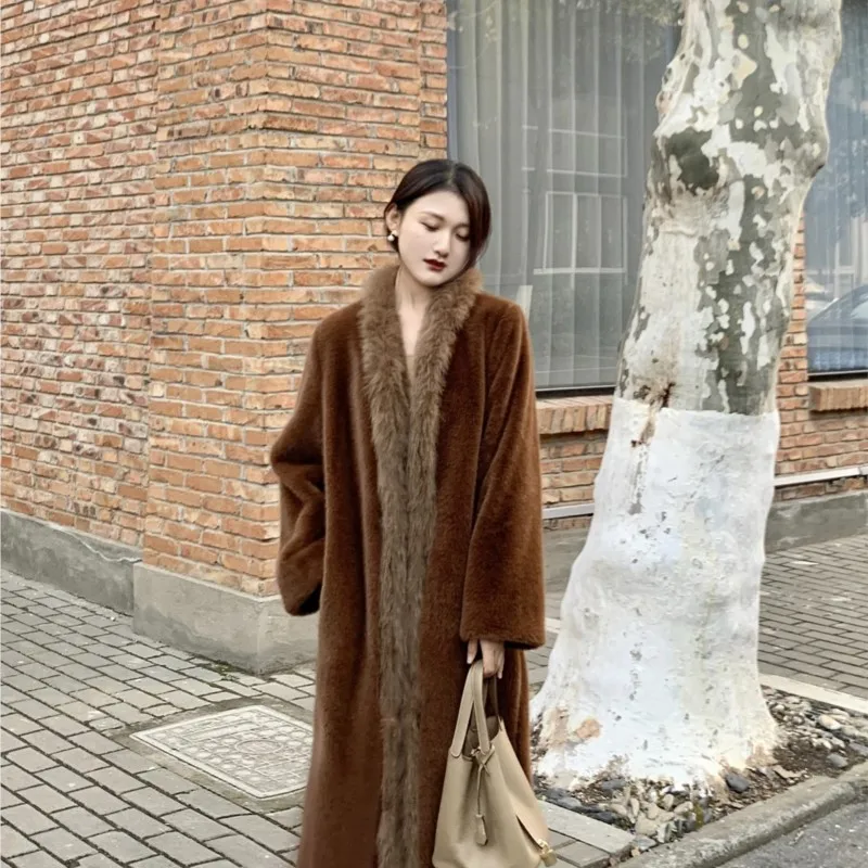 

Vintage chestnut brown fur coat Eco-friendly