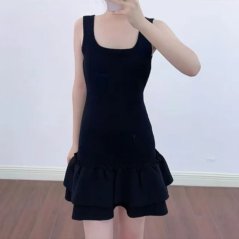 فستان CHUJIE Early Fall 2025 على الطراز الفرنسي، فستان ضيق بدون أكمام بحاشية مكشكشة، فستان أنيق بقصة ضيقة