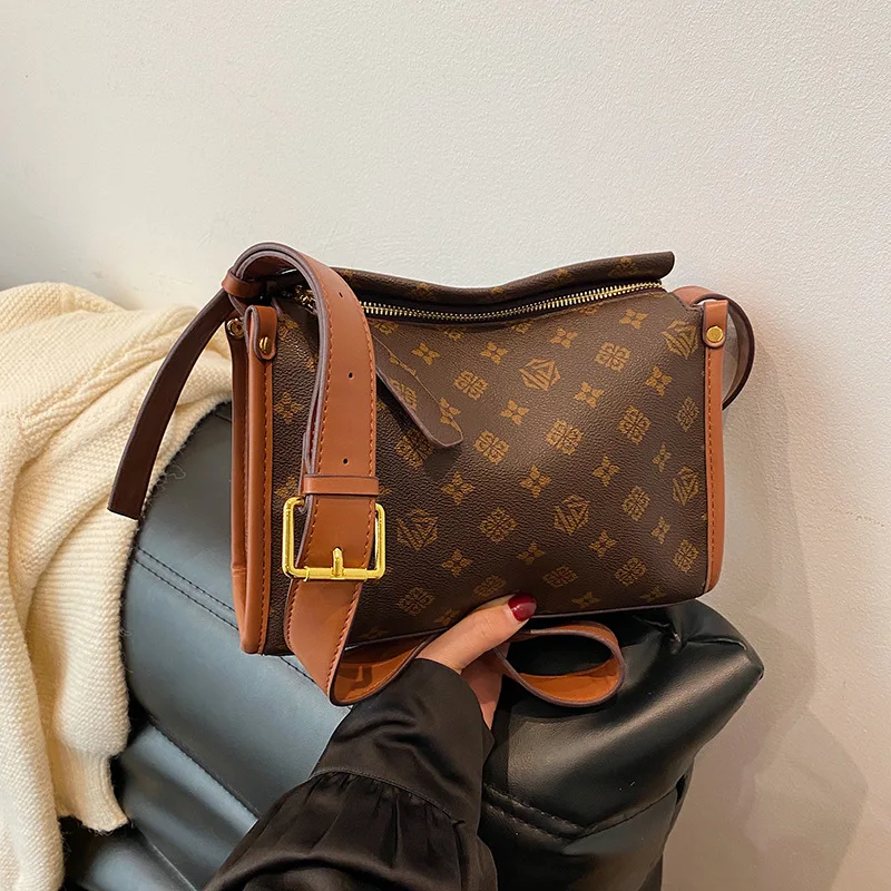 Light Luxury Commuter Bag Sophisticated Women's Crossbody Bag Luxury Designer Retro Print Single Shoulder Bag Ladies Pillow Bag