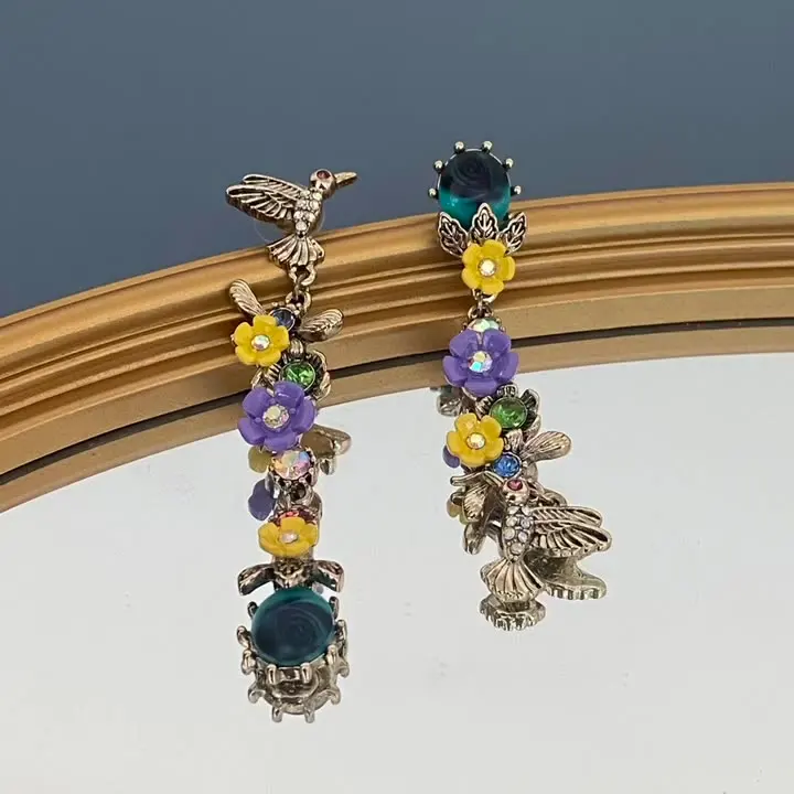 

Medieval Vintage Enamel Animal Bird Flower Color Exquisite Peach Heart Eyes Earrings Fashionable Earrings