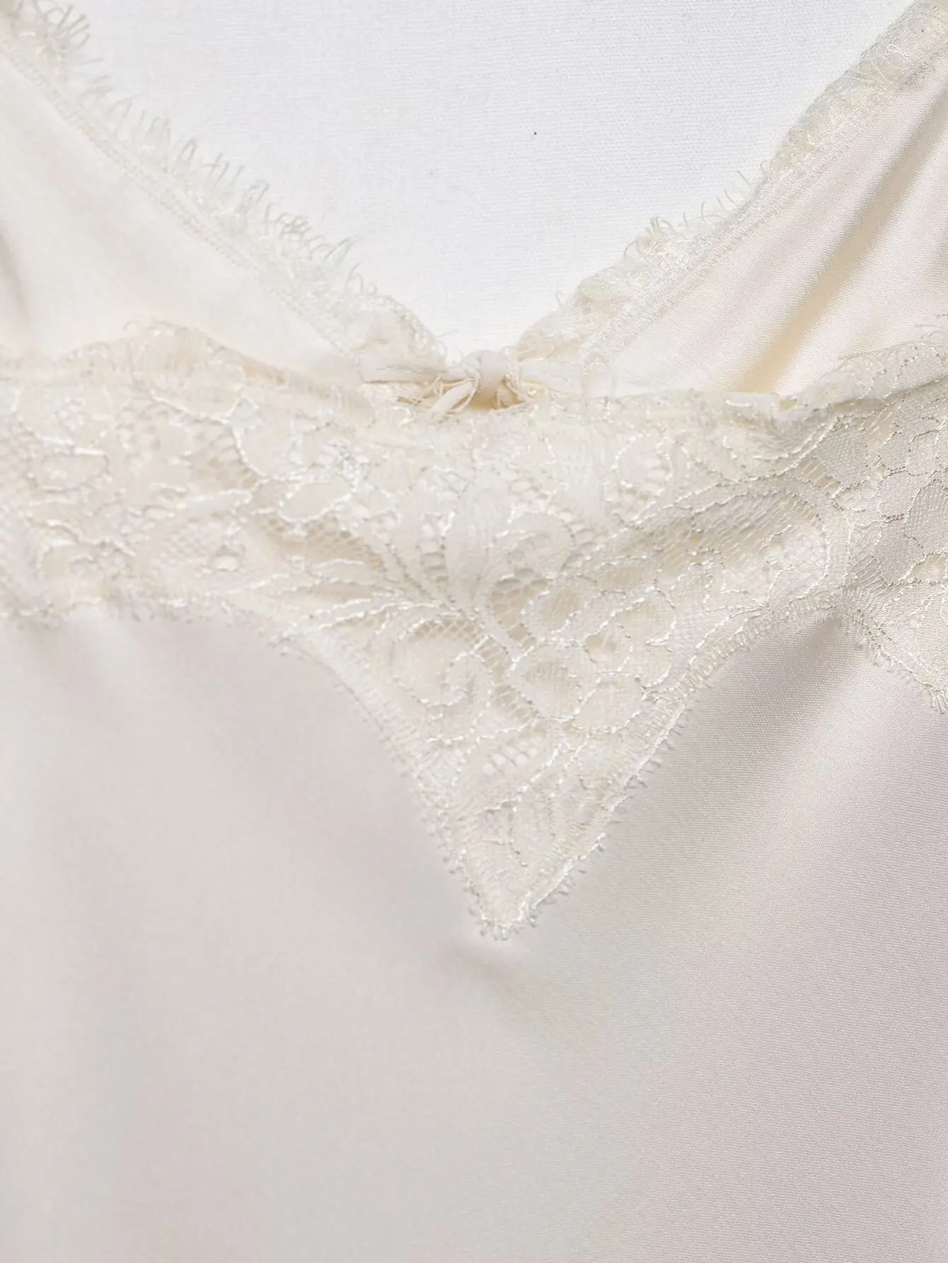 فستان نسائي جديد لخريف 2025 من الساتان مثير بدون حمالات فستان قصير بدون حمالات للنساء بدون أكمام وظهر مثير للحفلات