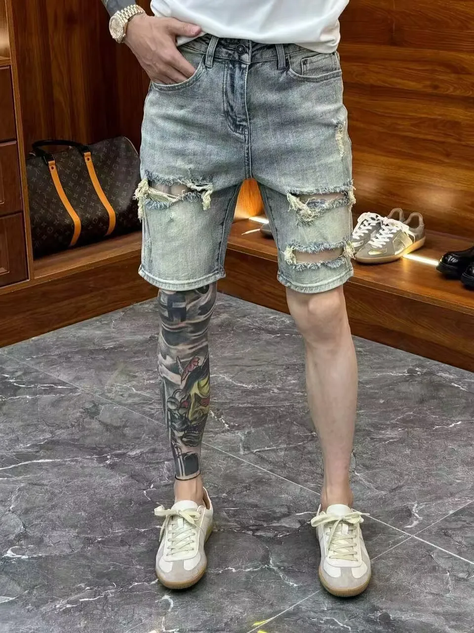 

Мужские рваные джинсы-бриджи в винтажном стиле с эффектом потертости, летние, 2025 года, новинка, молодежная повседневная одежда